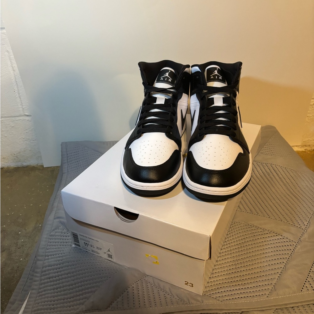 10M 11.5W - Jordan 1 Mid Panda Women